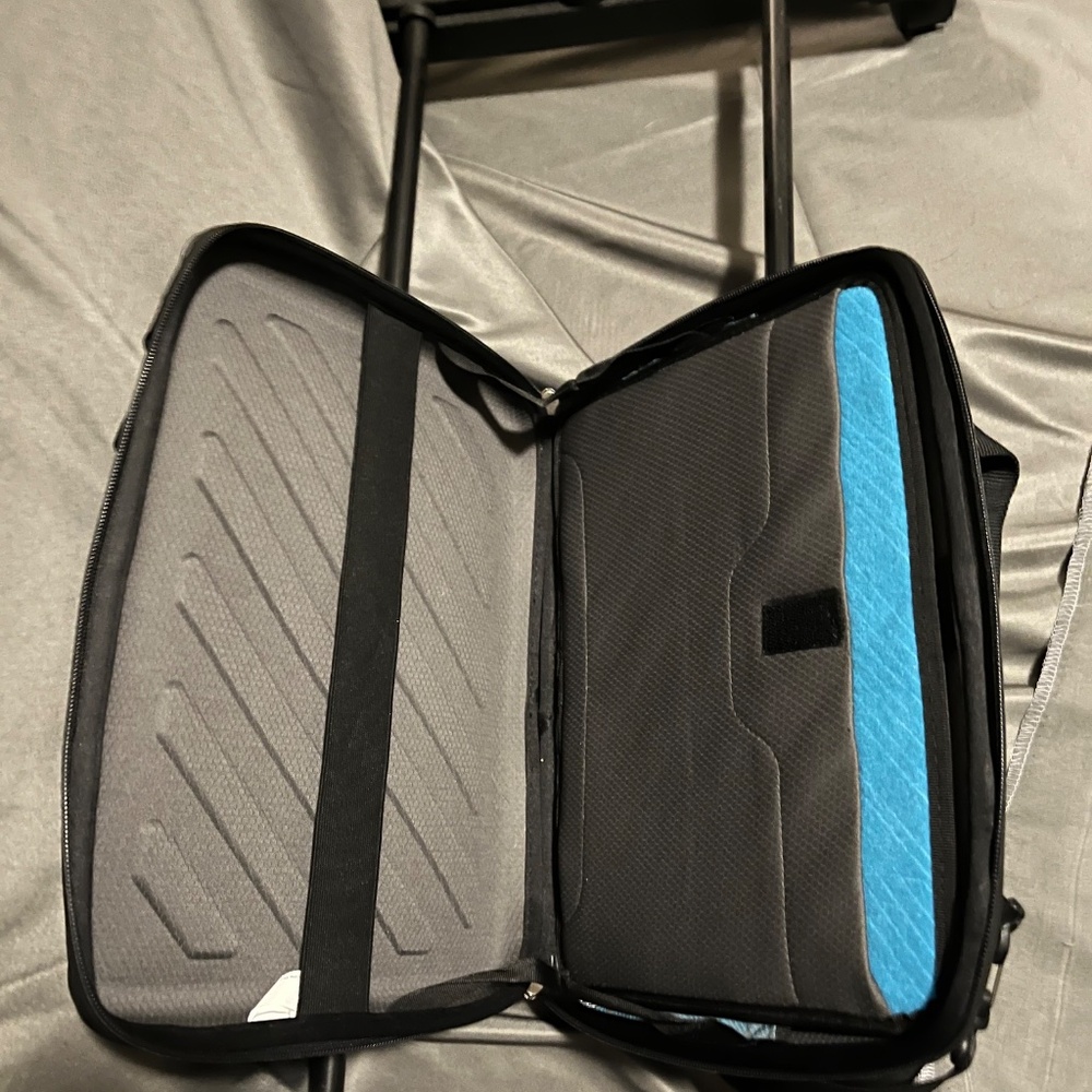 Thule Laptop Case - image 3